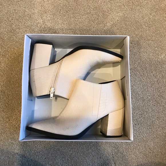 Qupid Shoes - Cute white snake print boots